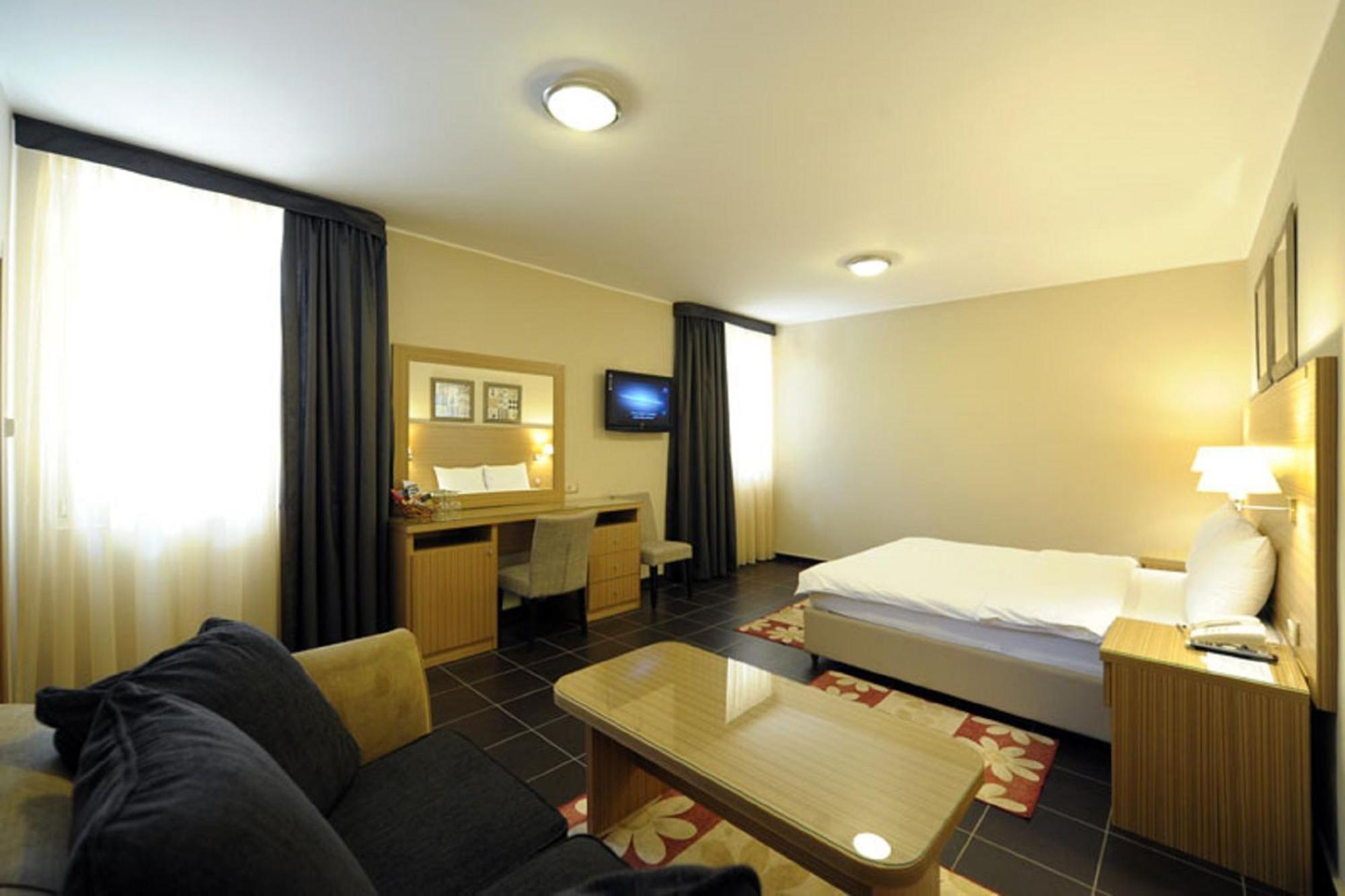 Hotel 1000 Ruza Beograd Rom bilde